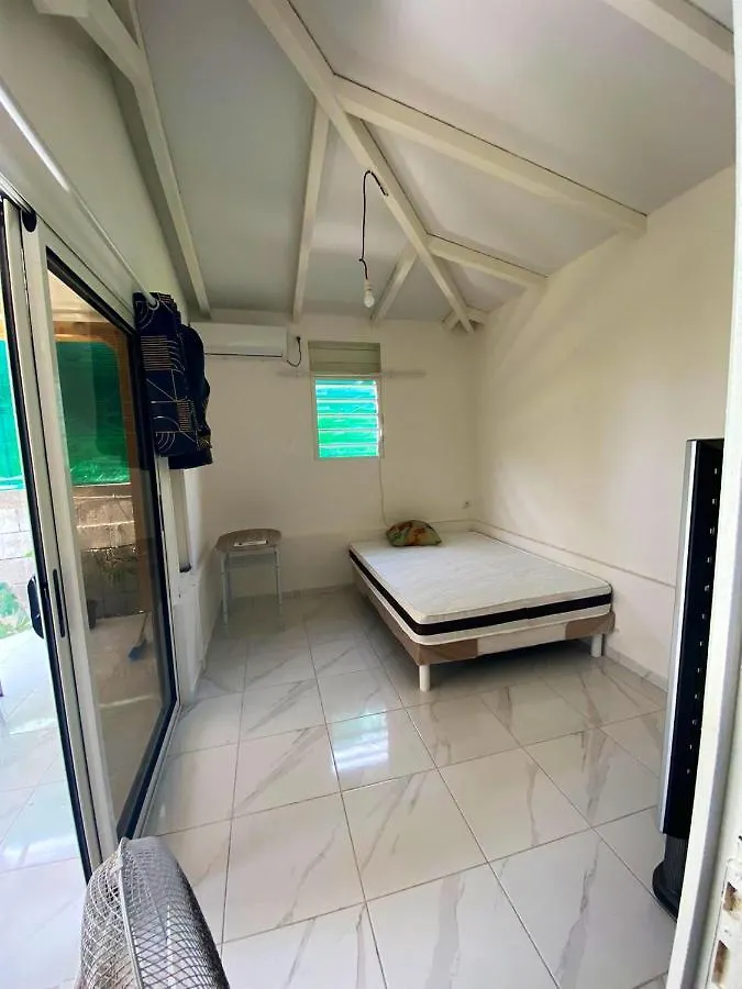 Bungalow Charmant A Schoelcher Avec Jardin Cloture Tatil Evi